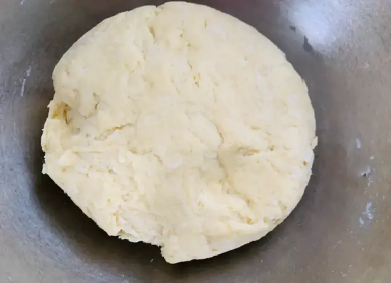 做韭菜盒子，用凉水还是开水和面？教你正确做法，皮薄馅香不发硬