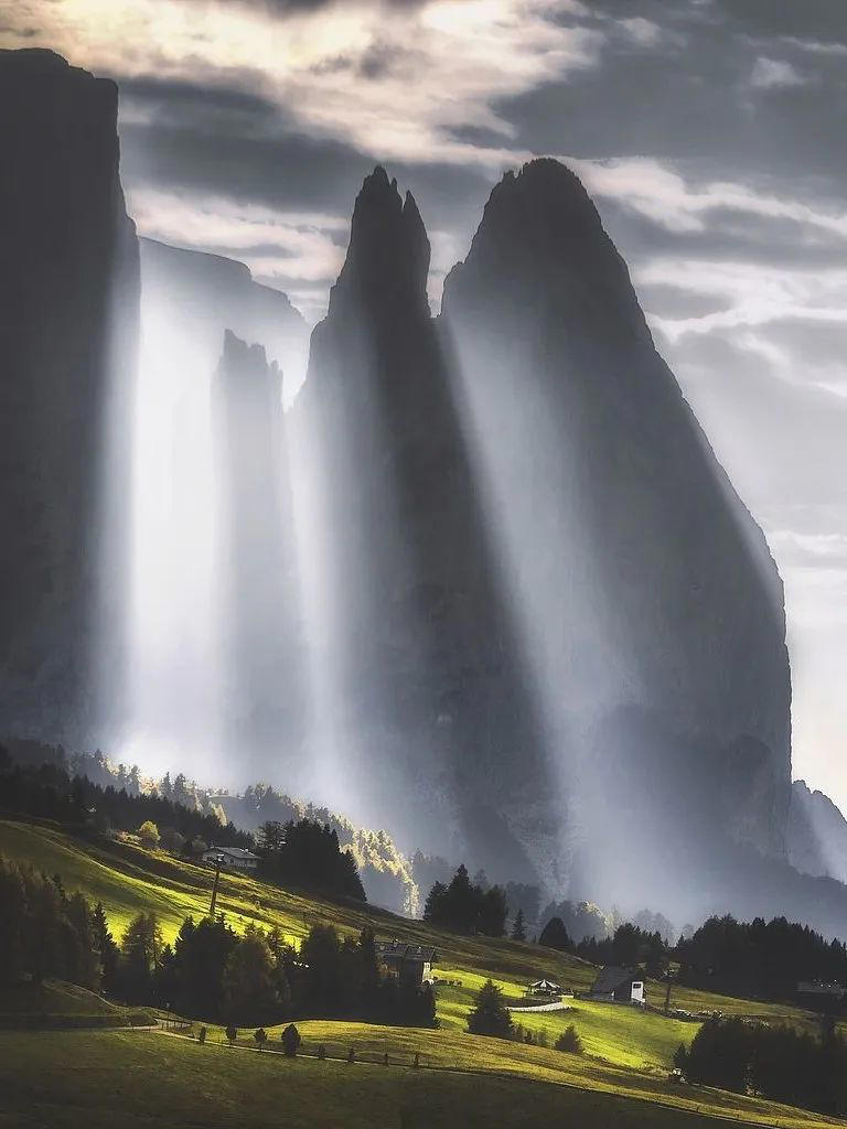 我生命里的每一条折痕都有山的形状