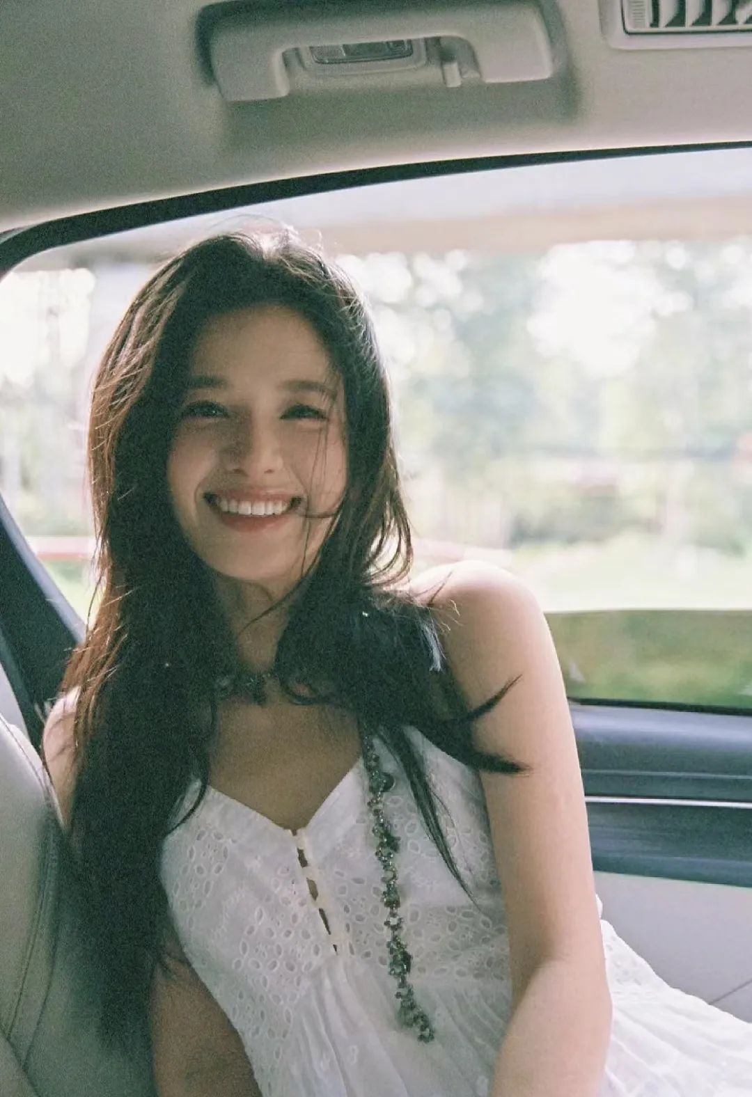 到底什么是真正爱自己‍  爱自己的前提是要搞清楚到底什么是【自己】。  在发现到底什么是【自己】的道路上，对我个人帮助最大的一个模型就是内在的三个角色：保护者/破坏者/内在小孩。  / 保护者是自我规范的一面。  她会像个大人一样跟我说