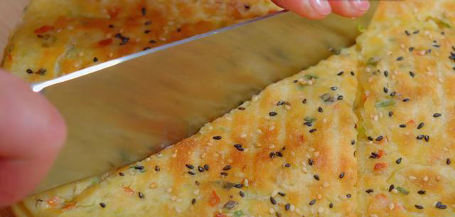 比包子油条还香的葱花饼，教你懒人做法，暄软咸香，营养又好吃