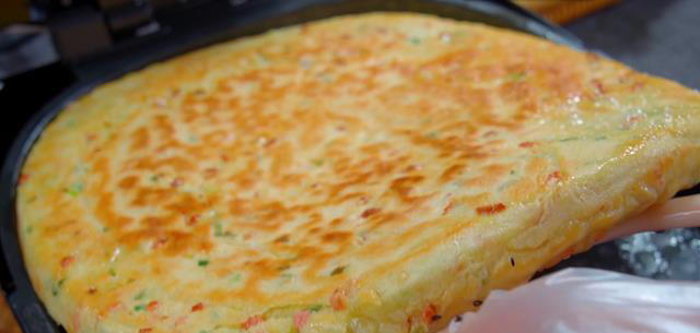 比包子油条还香的葱花饼，教你懒人做法，暄软咸香，营养又好吃