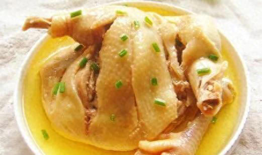 清蒸鸡：原汁原味，鲜美无比，让你欲罢不能！（教程及技巧）