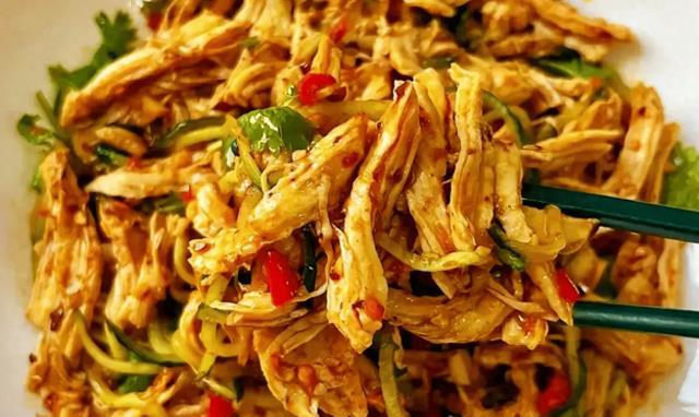 天热调凉菜，别只会加生抽和醋！教你“万能凉拌汁”，拌啥都好吃