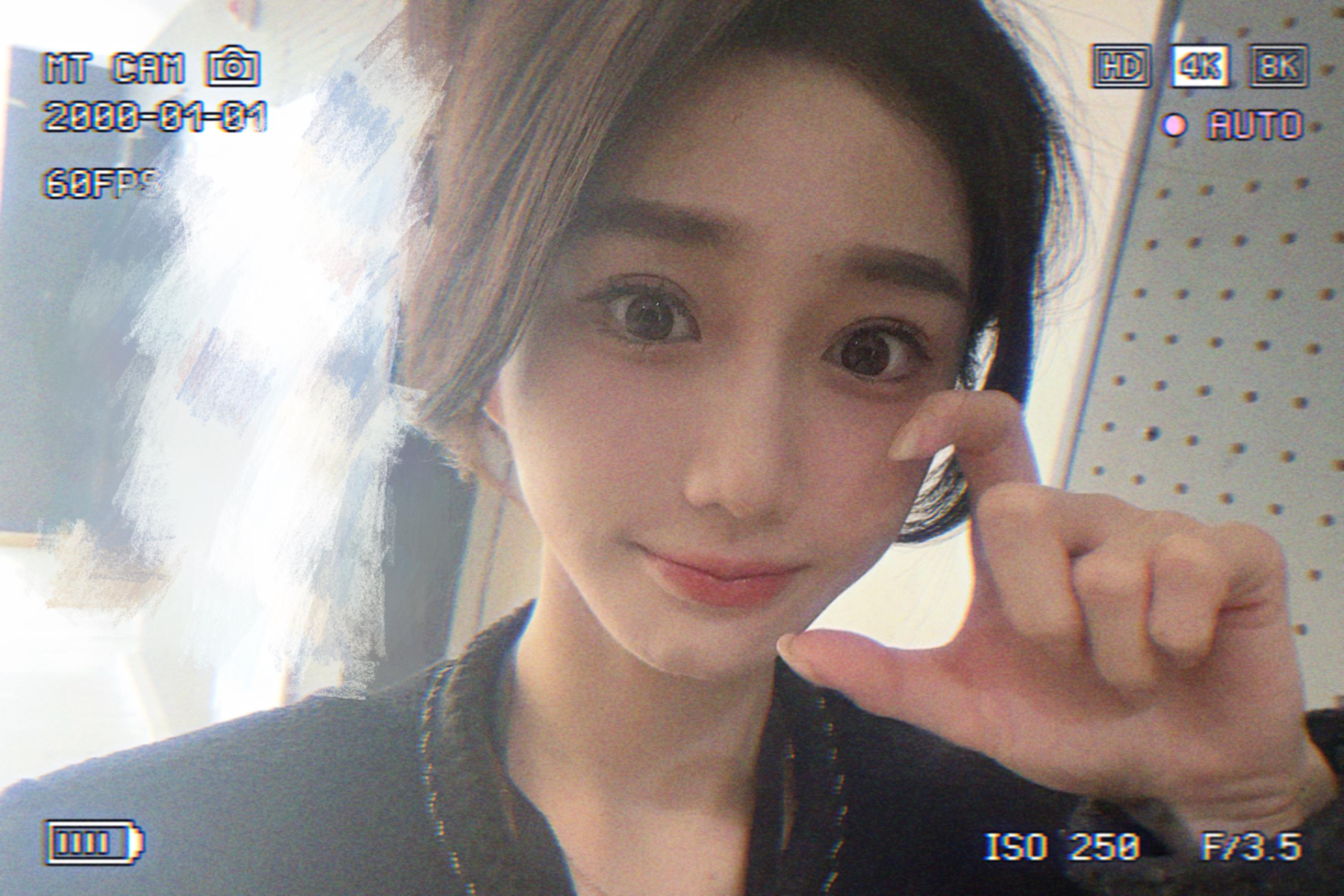 LPL主持小悠晒照：出来冒个泡，恭喜NIP三天之内连下两城