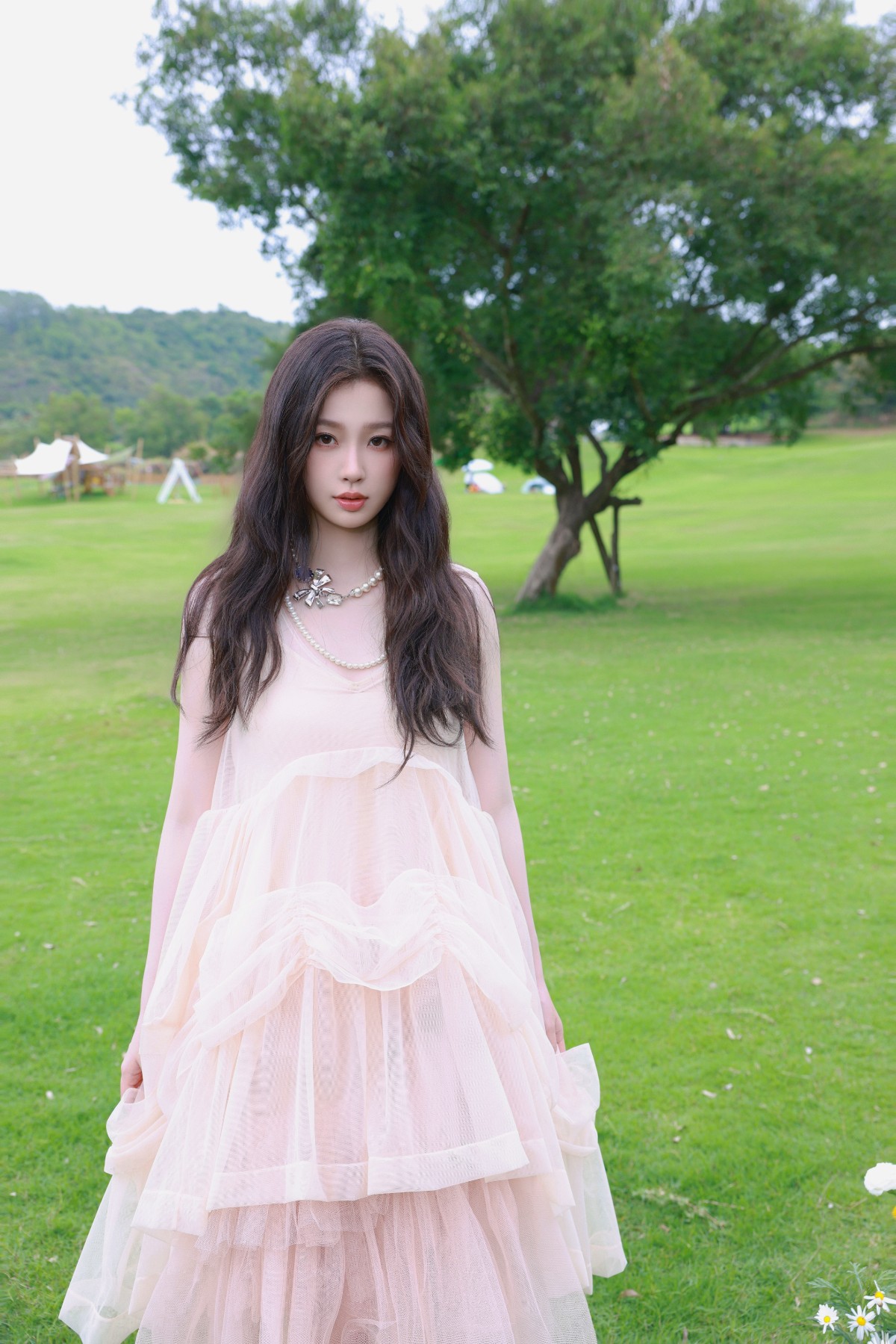 虞书欣春日精灵美出圈