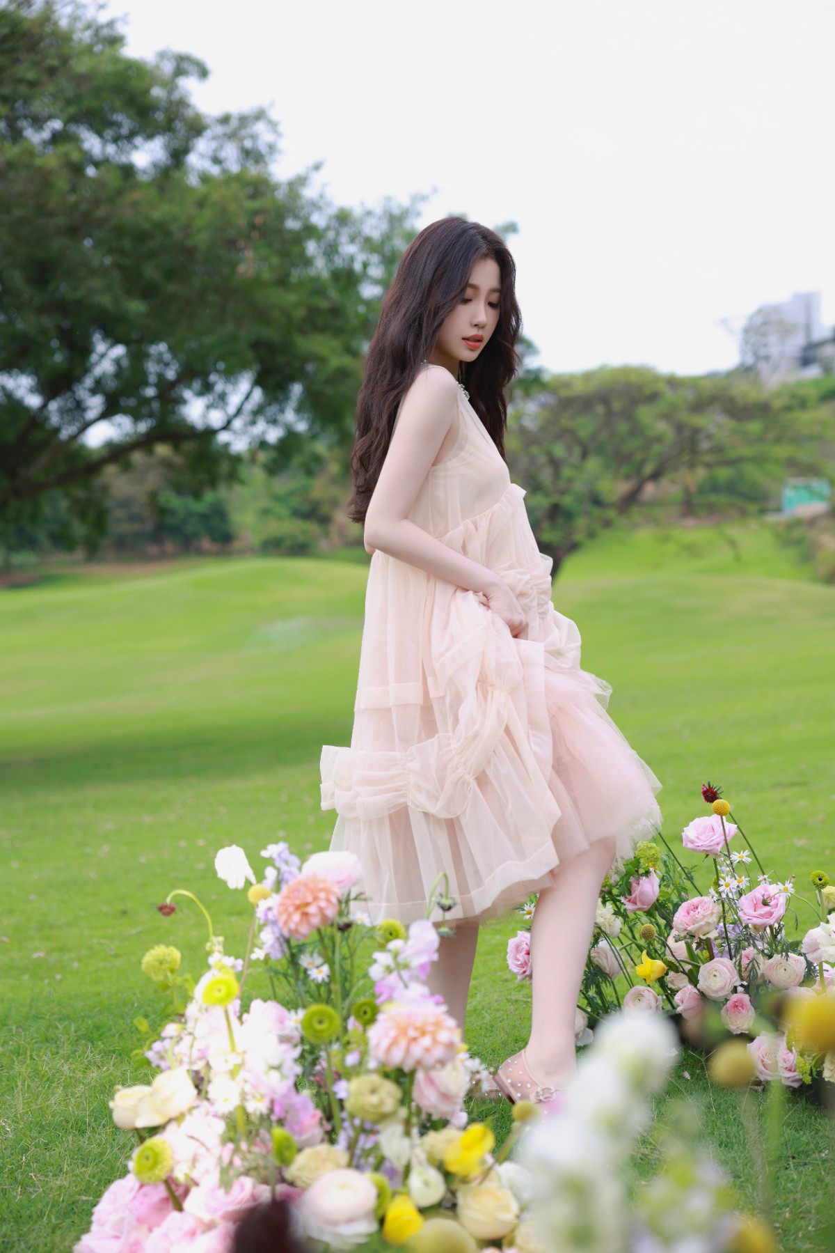 虞书欣春日精灵美出圈