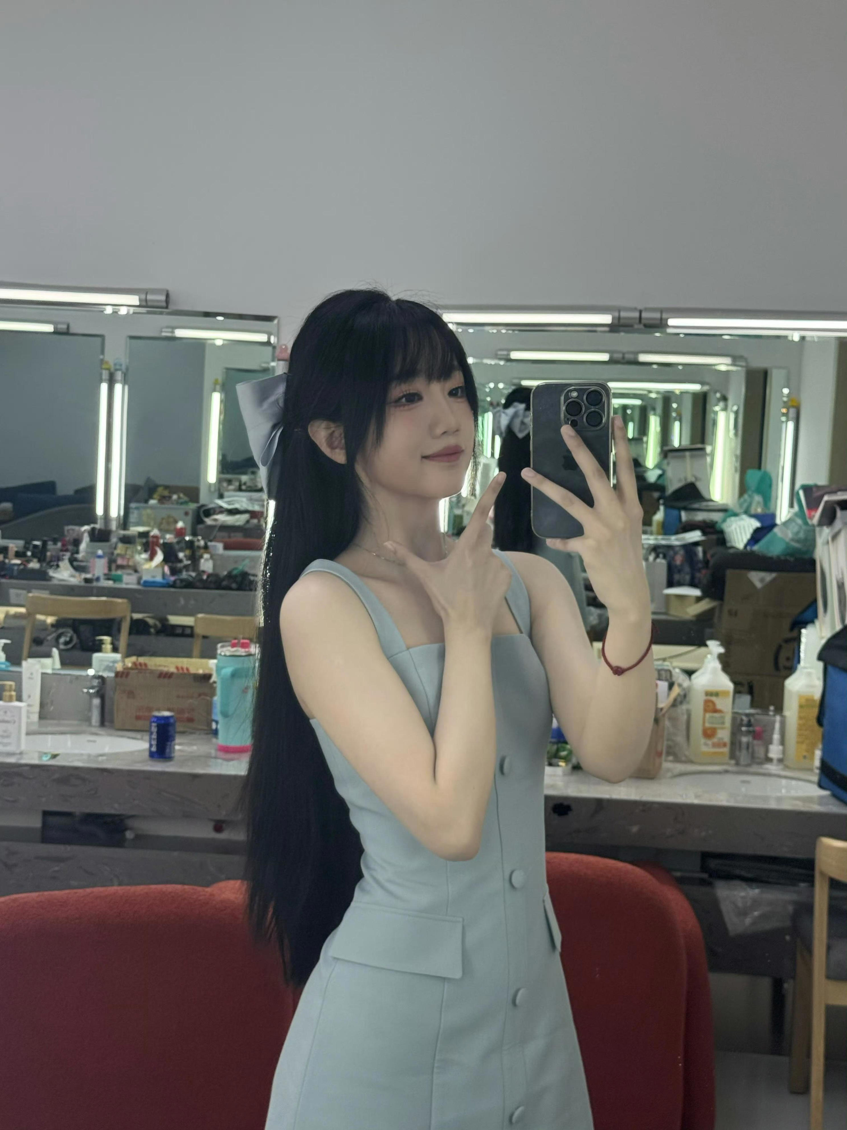 LPL官方主持十月分享自拍照：《纳尔的369》