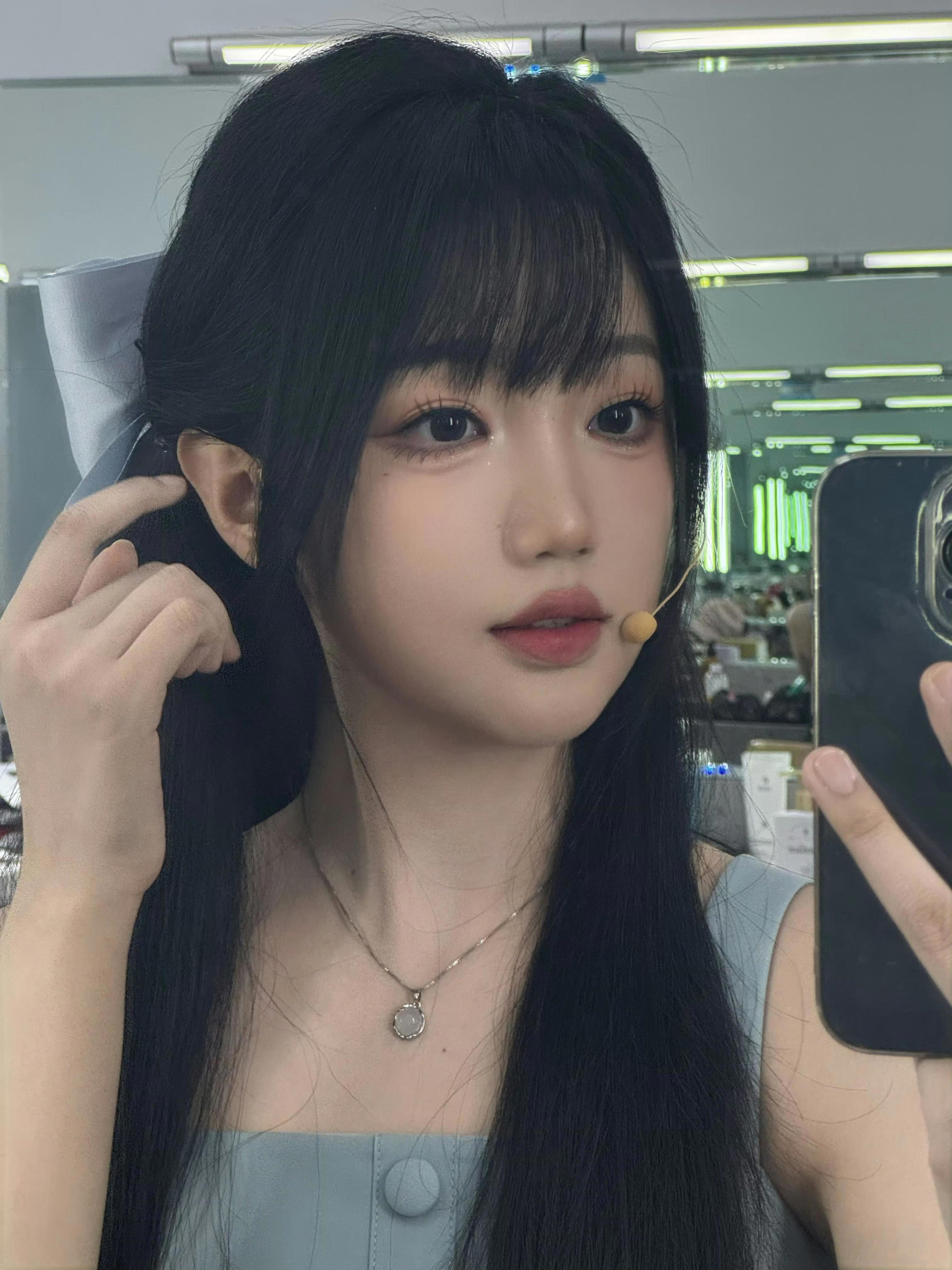 LPL官方主持十月分享自拍照：《纳尔的369》