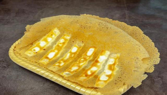 做锅贴有人用面水，有人用淀粉水，教你正确做法，个个鲜香酥脆