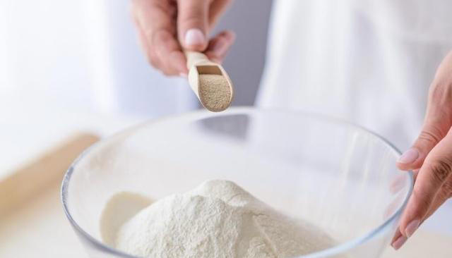 做锅贴有人用面水，有人用淀粉水，教你正确做法，个个鲜香酥脆