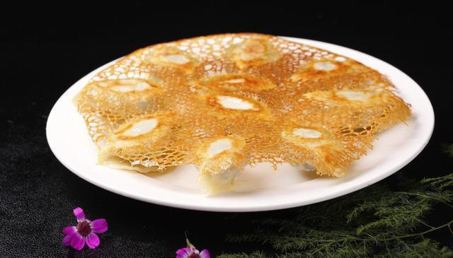 做锅贴有人用面水，有人用淀粉水，教你正确做法，个个鲜香酥脆