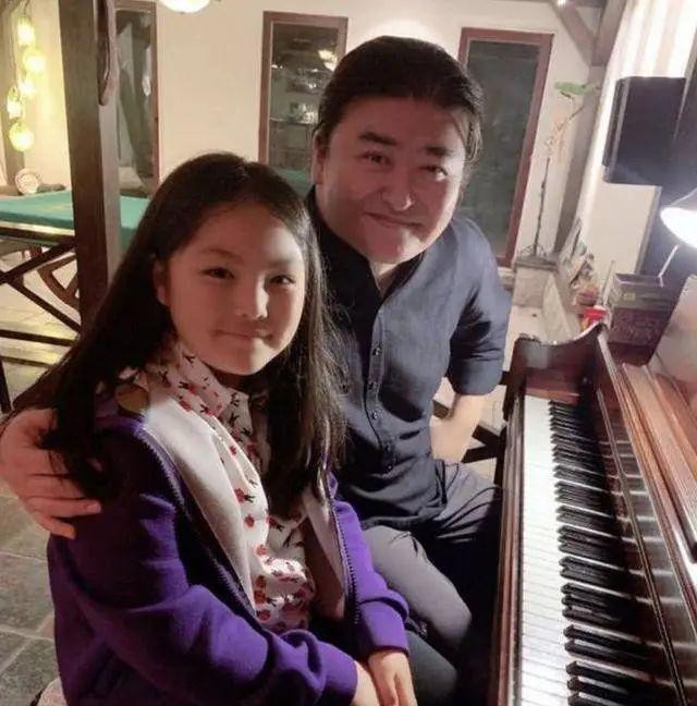 田亮叶一茜为17岁女儿庆生，森碟矫正下巴后青春漂亮