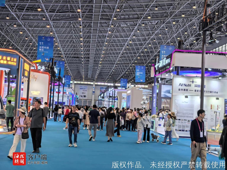 太空冰淇淋、沉香舒眠贴、新疆奶酪……消博会观众买不停