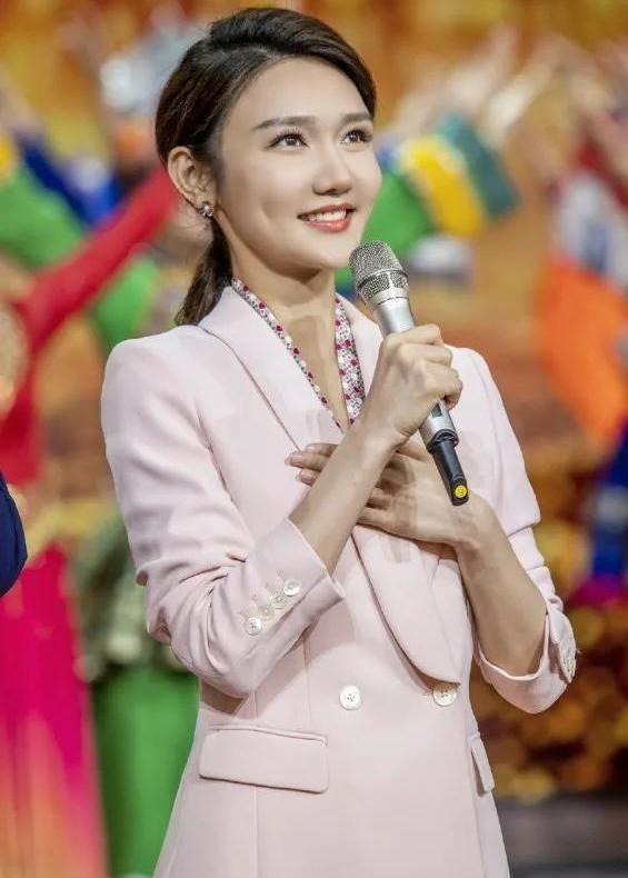 这4位央视女主持至今未嫁，她们人人都是美女，最大的年龄已59岁