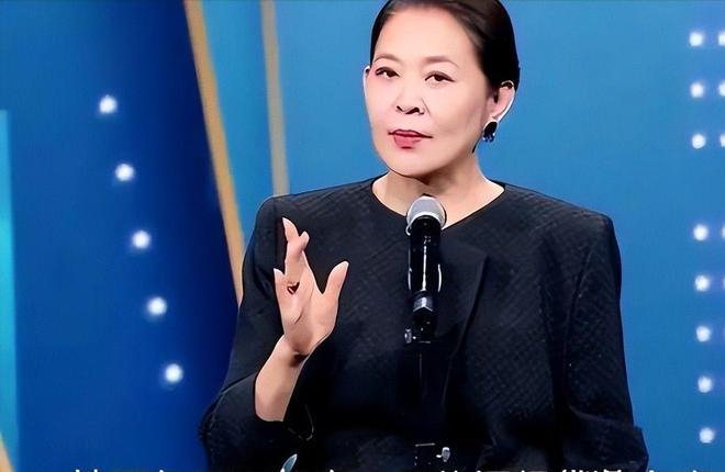 这4位央视女主持至今未嫁，她们人人都是美女，最大的年龄已59岁