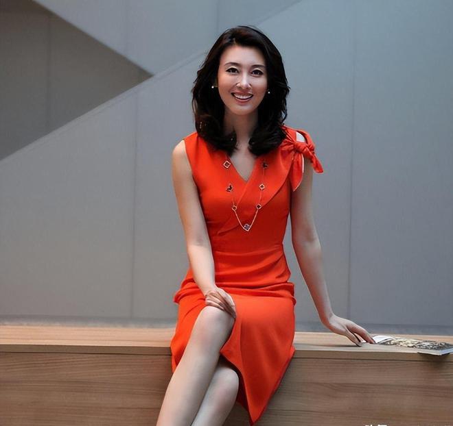 这4位央视女主持至今未嫁，她们人人都是美女，最大的年龄已59岁