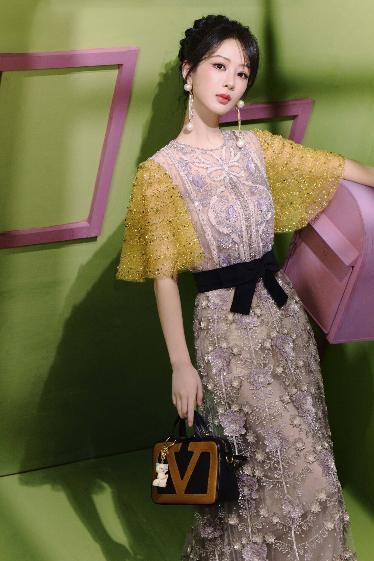 杨紫北影节惊艳亮相