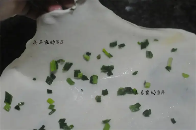 想吃葱油饼不用买，教你不用揉面的方子，香酥多层，轻松成功！