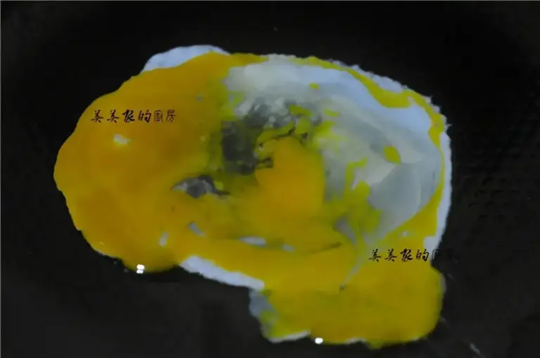 想吃葱油饼不用买，教你不用揉面的方子，香酥多层，轻松成功！