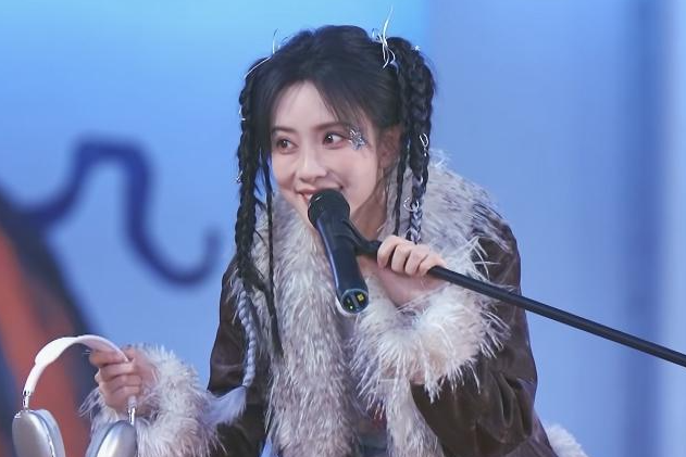 奔跑吧13首播满屏尴尬，新MC抢眼难掩游戏无聊