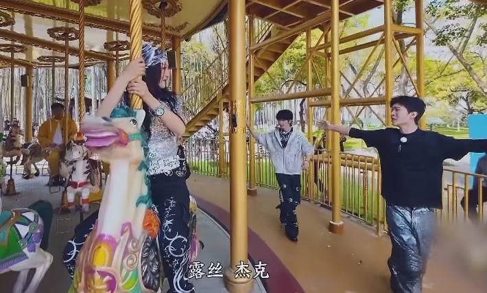 奔跑吧13首播满屏尴尬，新MC抢眼难掩游戏无聊