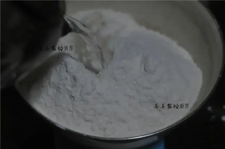 想吃葱油饼不用买，教你不用揉面的方子，香酥多层，轻松成功！