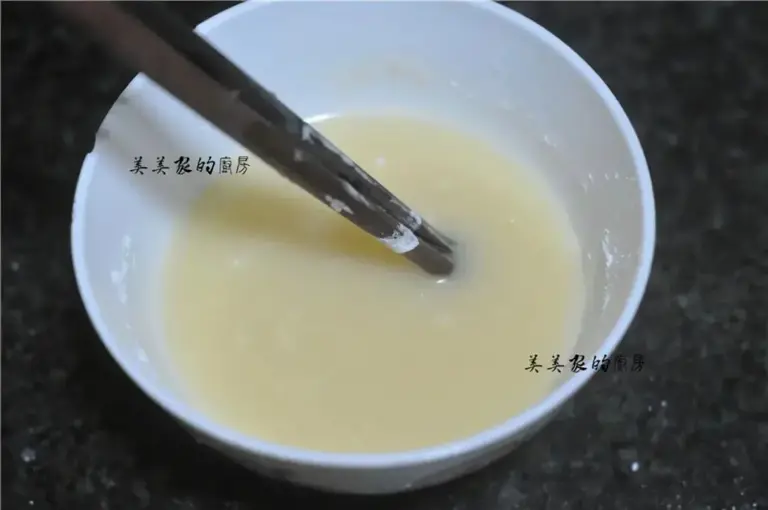 想吃葱油饼不用买，教你不用揉面的方子，香酥多层，轻松成功！