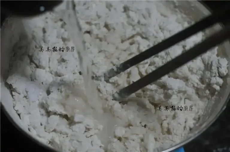 想吃葱油饼不用买，教你不用揉面的方子，香酥多层，轻松成功！