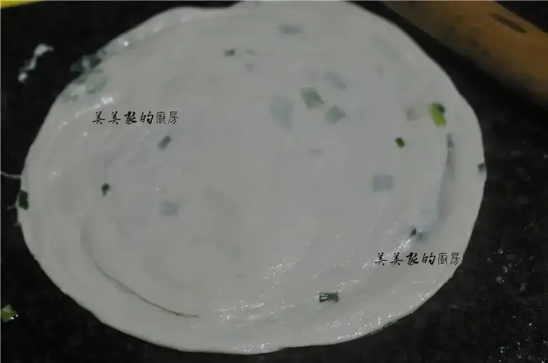 想吃葱油饼不用买，教你不用揉面的方子，香酥多层，轻松成功！