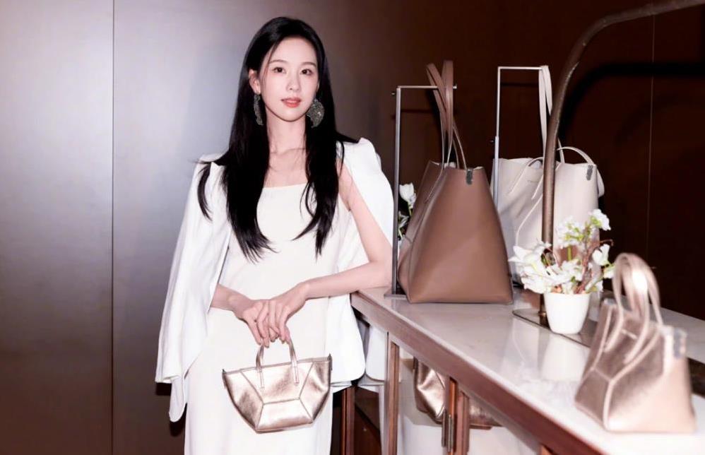 陳都靈新造型火爆全網，現代裝優雅翻倍，古裝劇女王要轉行？