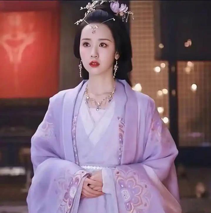 陳都靈新造型火爆全網，現代裝優雅翻倍，古裝劇女王要轉行？