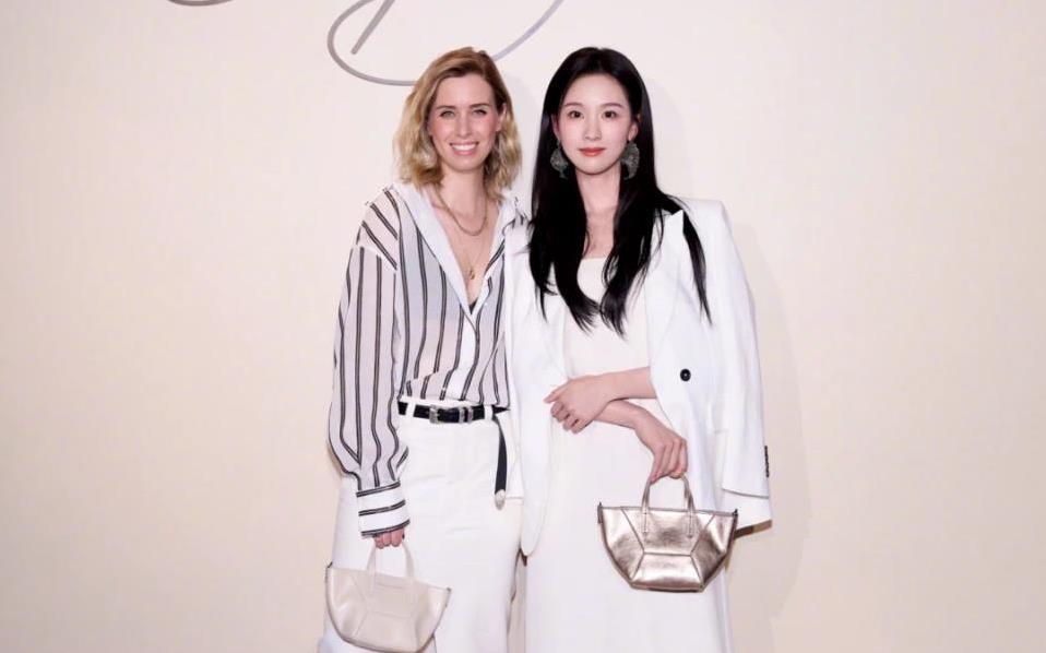 陳都靈新造型火爆全網，現代裝優雅翻倍，古裝劇女王要轉行？