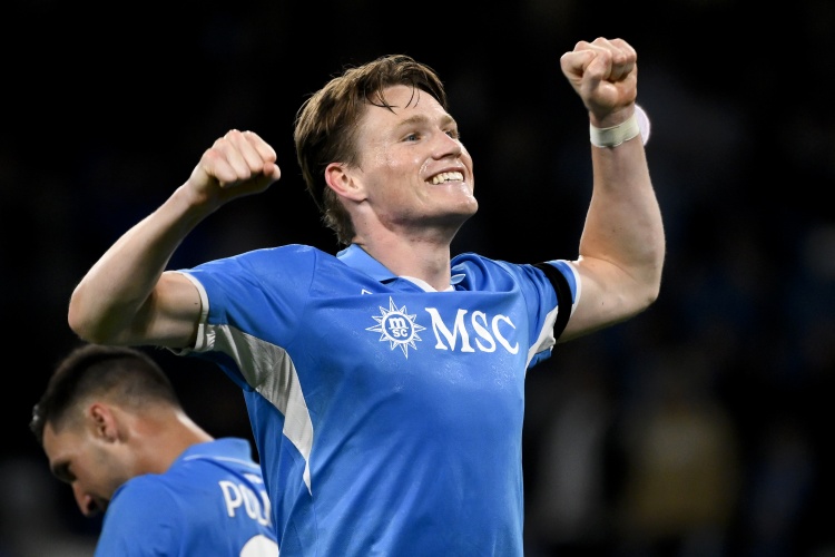 麦克托米奈本赛季意甲进11球，是意甲单赛季进球最多的苏格兰球员