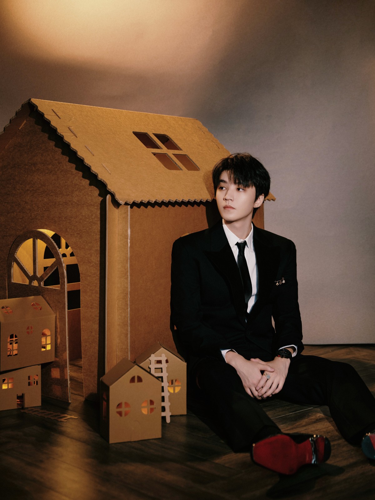 王俊凯西装吸睛力MAX