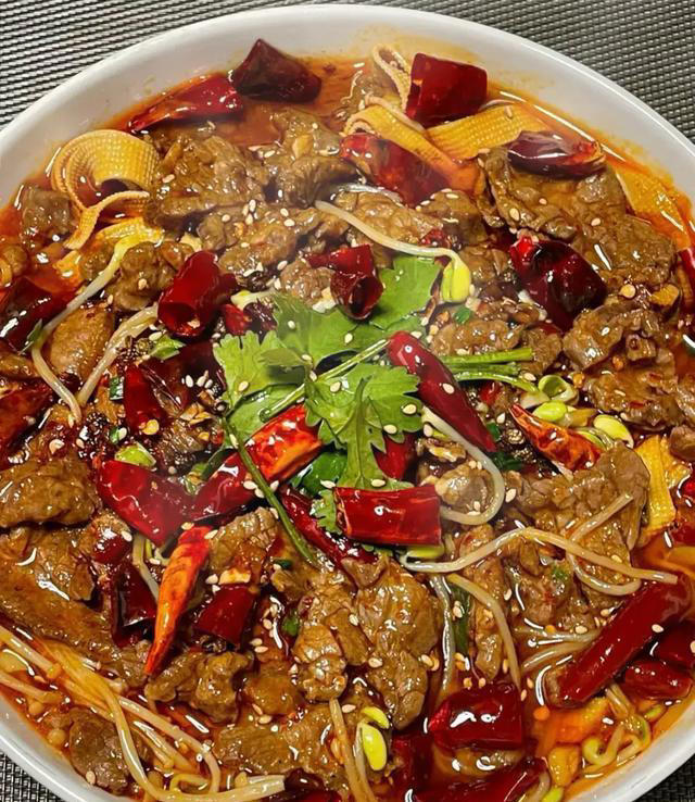 爱吃麻辣水煮菜不会做怎么办？大厨教你这4款水煮菜，一学就会。