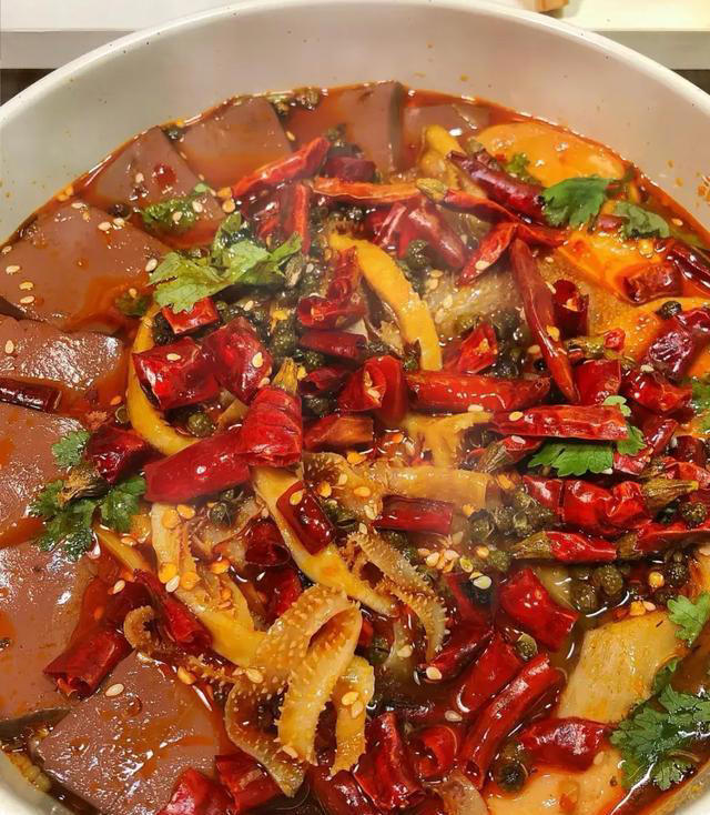 爱吃麻辣水煮菜不会做怎么办？大厨教你这4款水煮菜，一学就会。