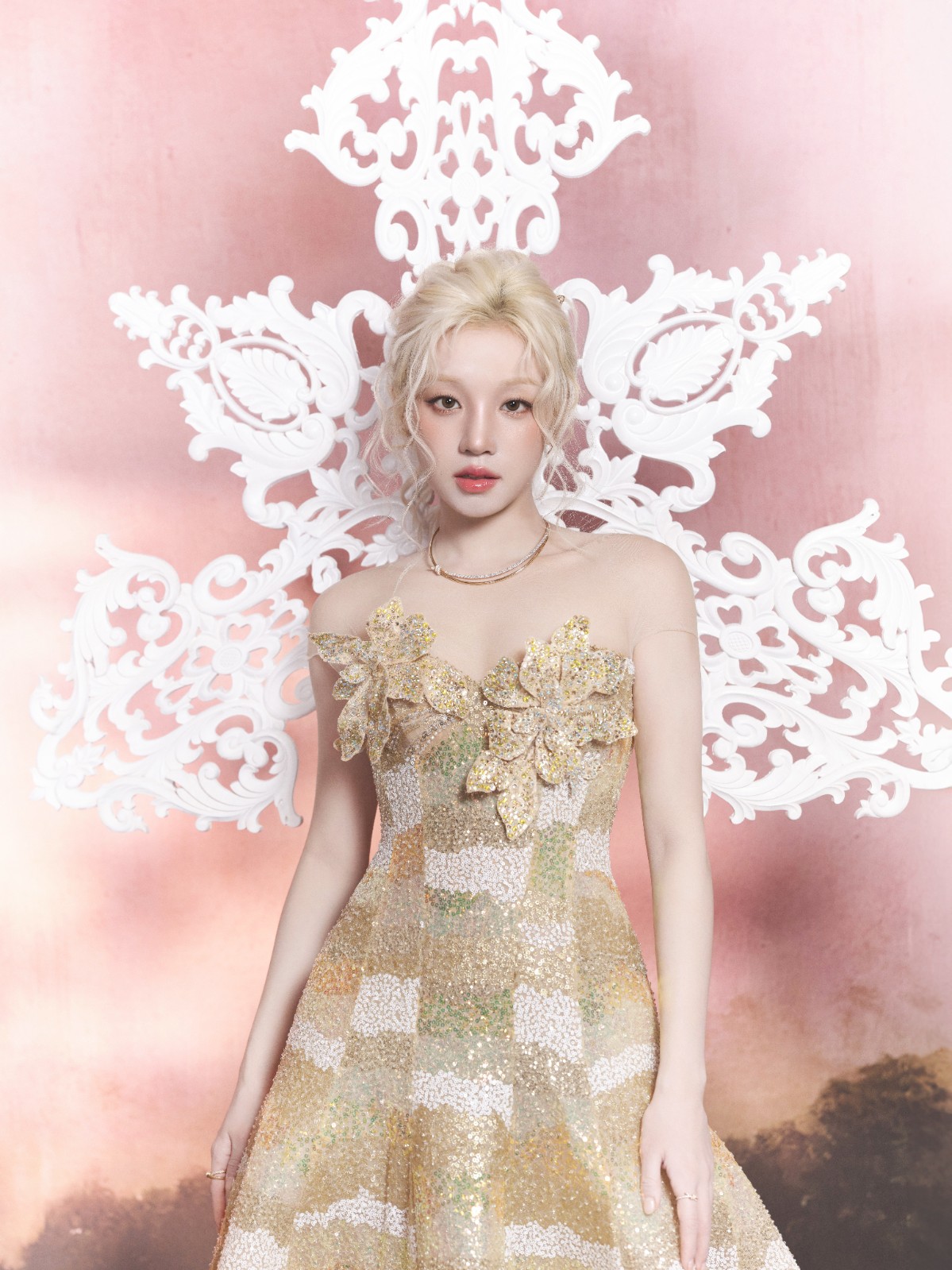 宋雨琦金裙贵气感拉满