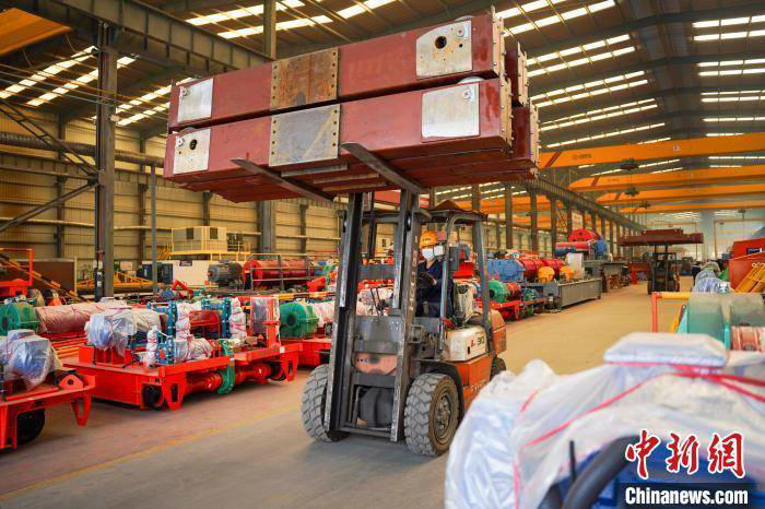 河南长垣起重机业火热：全球订单不断，生产忙不停！