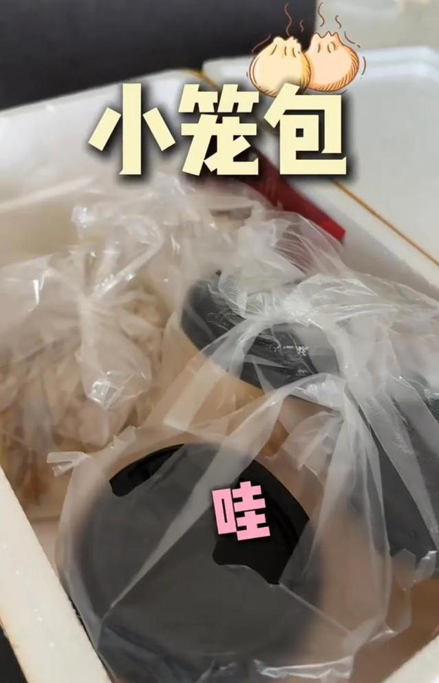 秋瓷炫回京被公婆寵上天，4袋小籠包藏溫馨秘密，你猜多用心？