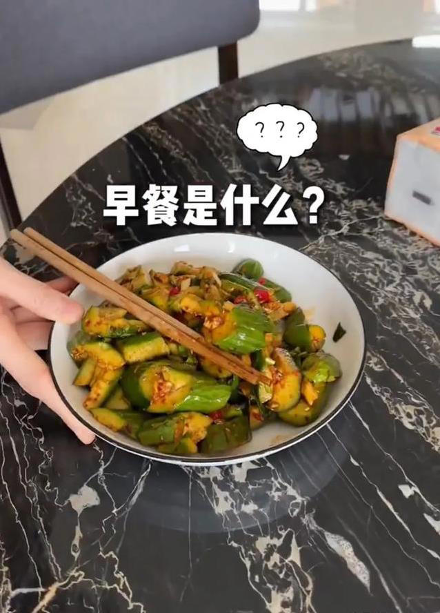 秋瓷炫回京被公婆寵上天，4袋小籠包藏溫馨秘密，你猜多用心？