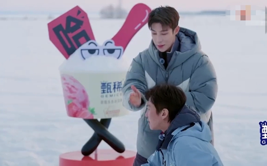 家人们，咱就是说，《五哈》这档综艺真的是永远不缺“名场面”啊！4月20日，一则#邓超让高瀚宇退圈#的话题像一颗重磅炸弹，直接登顶热搜榜。究竟怎么回事呢？快跟着我一起来吃瓜！   高瀚宇“神之一掌”，邓超“喊退”引爆笑 在《五哈5》最新