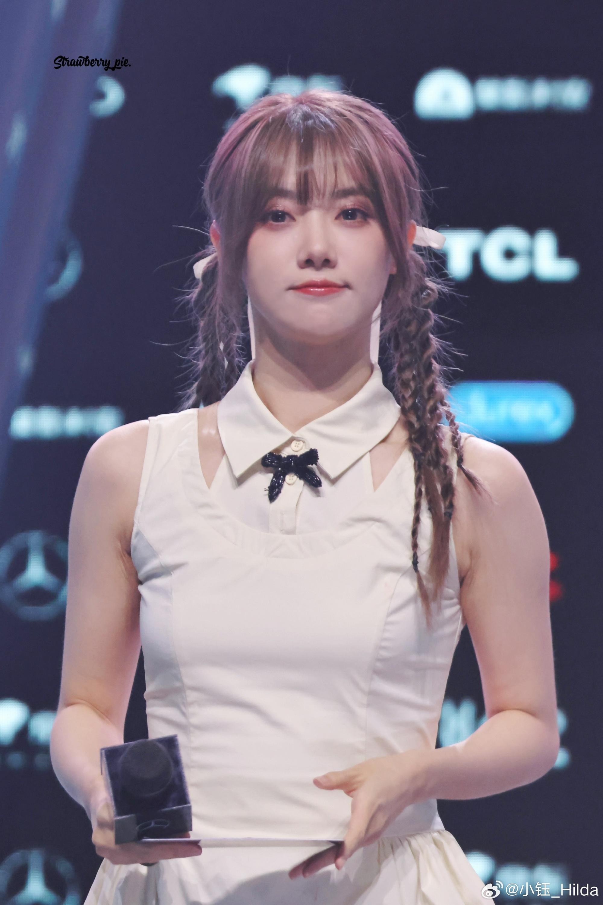 主持小鈺曬妝造圖：深圳這幾場的妝造都蠻喜歡的嘿嘿