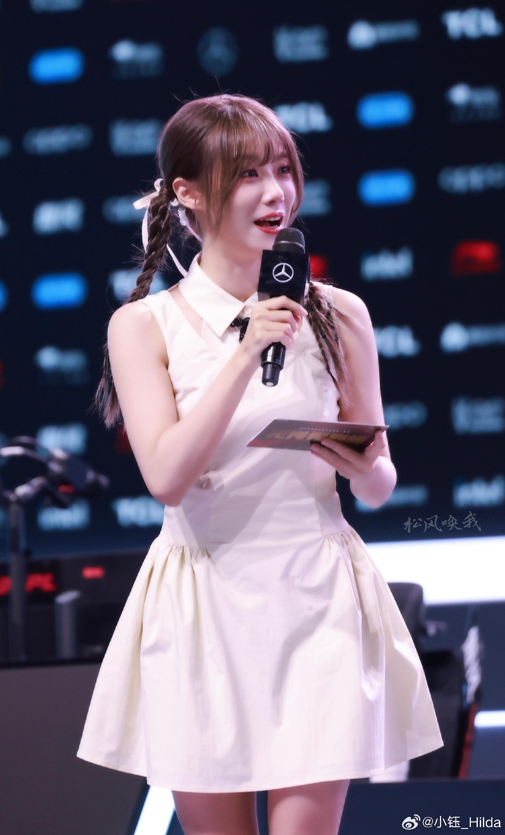 主持小鈺曬妝造圖：深圳這幾場的妝造都蠻喜歡的嘿嘿