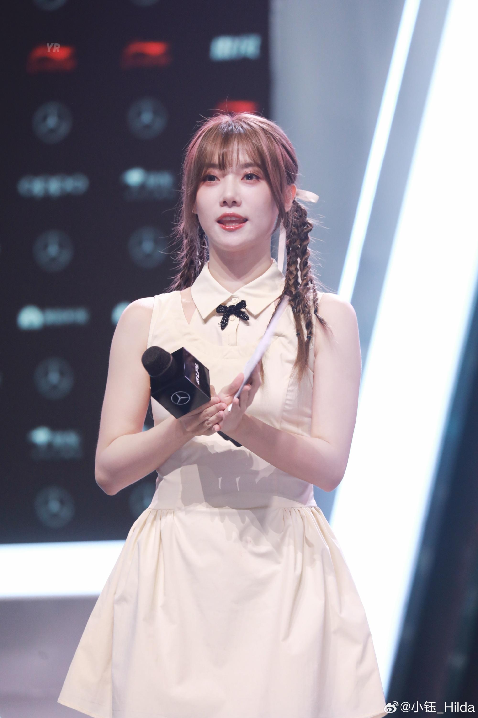 主持小鈺曬妝造圖：深圳這幾場的妝造都蠻喜歡的嘿嘿