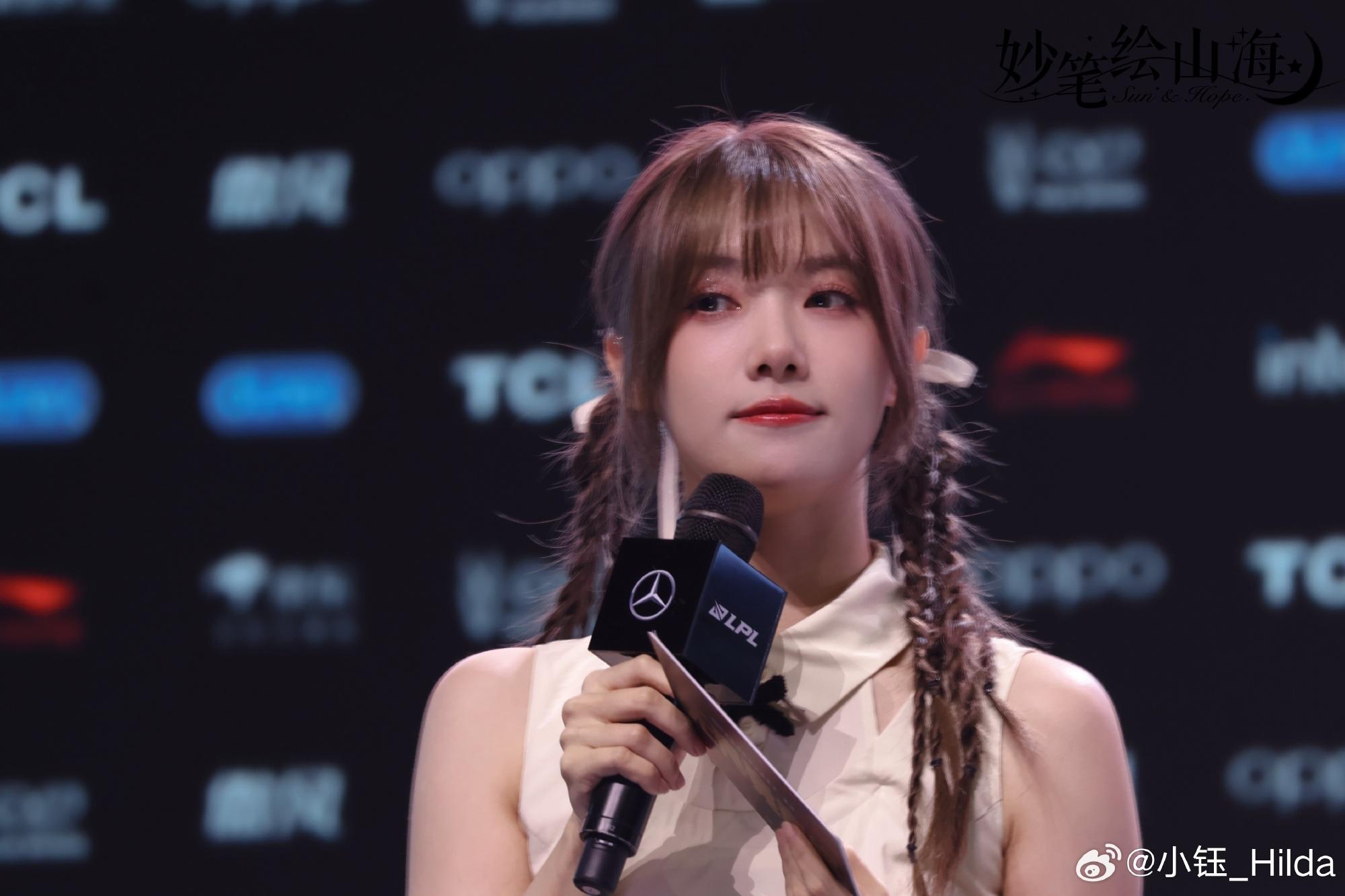 主持小鈺曬妝造圖：深圳這幾場的妝造都蠻喜歡的嘿嘿