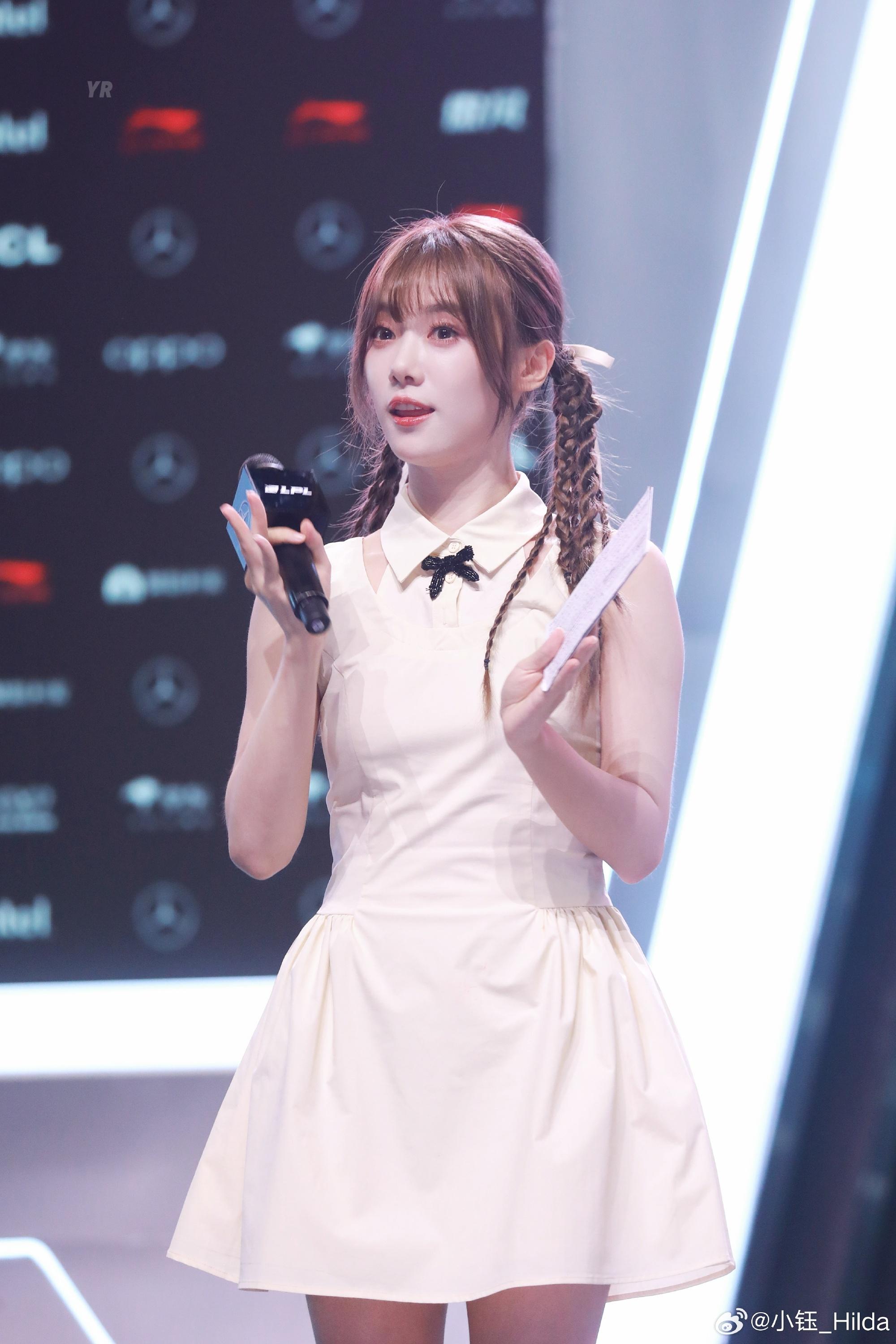 主持小鈺曬妝造圖：深圳這幾場的妝造都蠻喜歡的嘿嘿