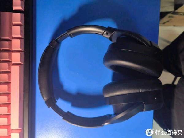 主动降噪头戴式蓝牙耳机：云岩白新色，定义音乐与游戏的全新境界