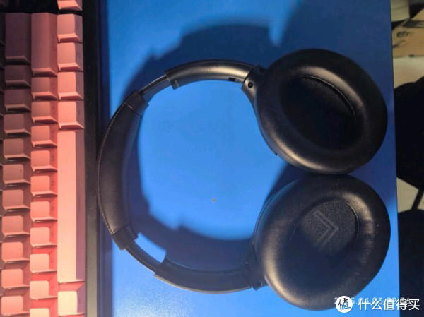 主动降噪头戴式蓝牙耳机：云岩白新色，定义音乐与游戏的全新境界
