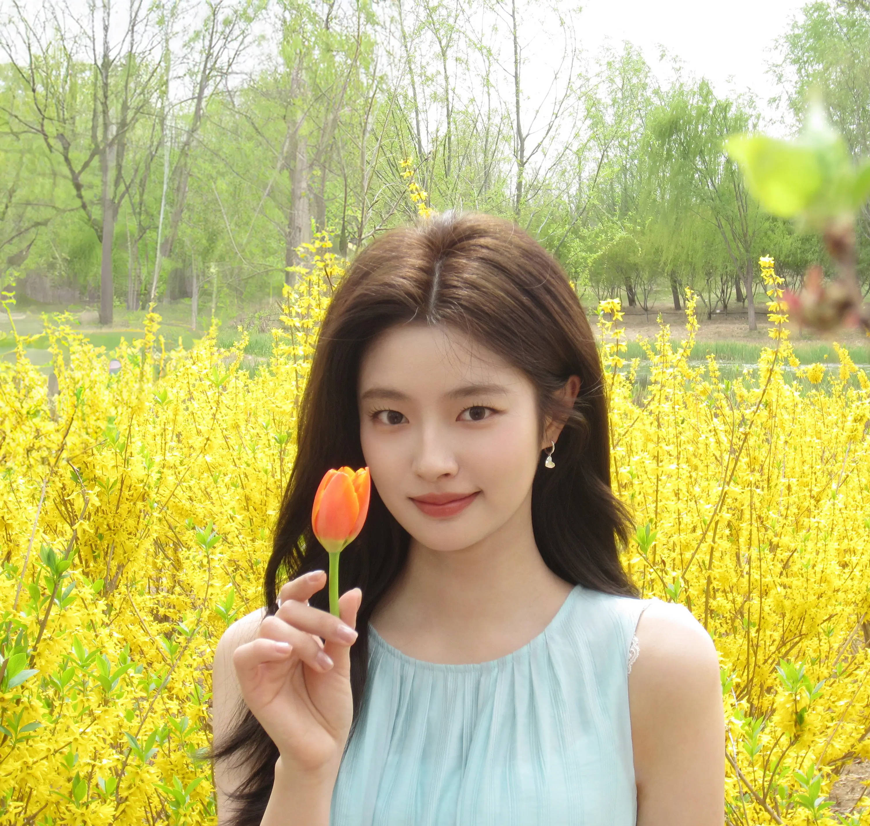 徐若晗方否認(rèn)與謝彬彬戀情：藝人單身，請(qǐng)勿造謠！