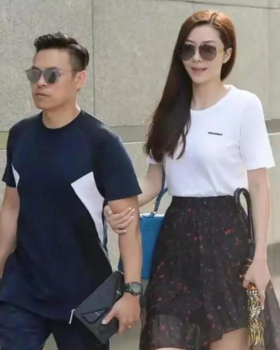 熊黛林晒双胞胎女儿庆生照 两女儿颜值差异大引热议